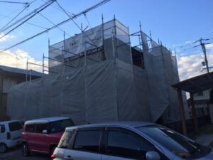 静岡市の外壁塗装で設置した足場と飛散防止ネット