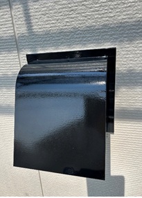 アパート外壁にある換気フードの塗装後の仕上がり